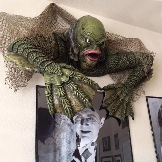 Creature from the Black Lagoon - Outdoor Furniture Resin recension och pris