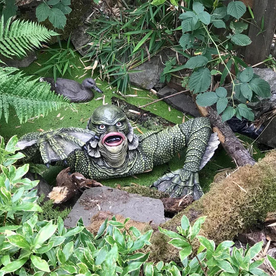 Creature from the Black Lagoon - Outdoor Furniture Resin recension och pris